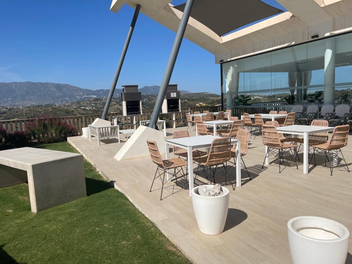 2-Bedroom-Apartment With A Terrace, Pool, Gym Málaga Exterior foto